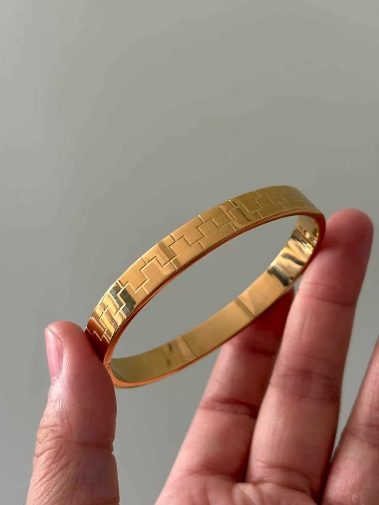 Grid Fashionable Bangle