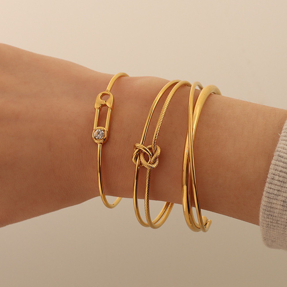 Twisted Bangle – ZAHA